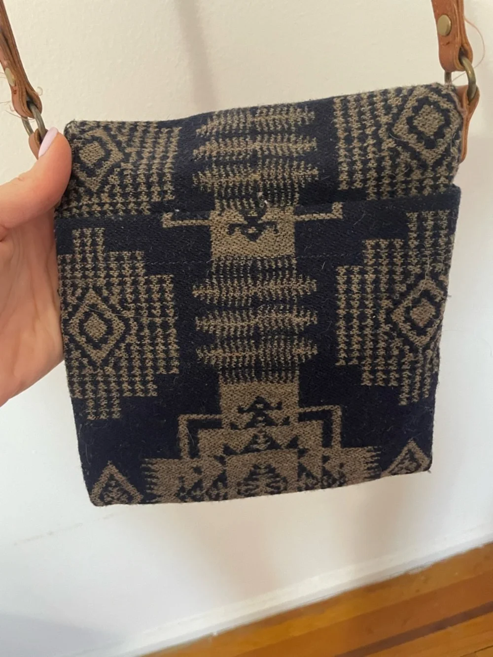 Small Pendleton Crossbody Bag - Picture 4 of 4